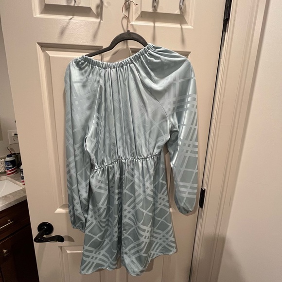 Elegant Light Blue Dress with Bow Detail - Picture 2 of 2